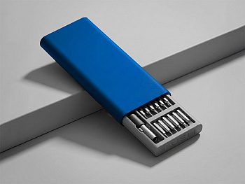 Отвертка с набором из 24 насадок "Bits"