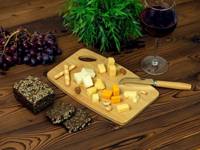 Набор для сыра с ножом и доской из бамбука