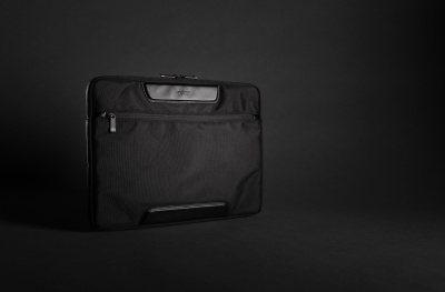 Чехол для ноутбука Swiss Peak Voyager из RPET AWARE™