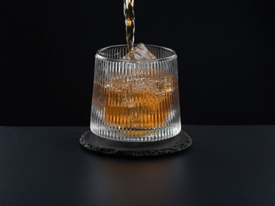 Вращающийся бокал для виски на сланцевом костере "Ventura"