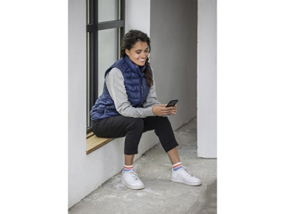 Женский утепленный жилет Pallas  из переработанных материалов по стандарту GRS - Темно - серый