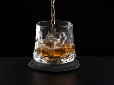 Вращающийся бокал для виски на сланцевом костере "Bromo"